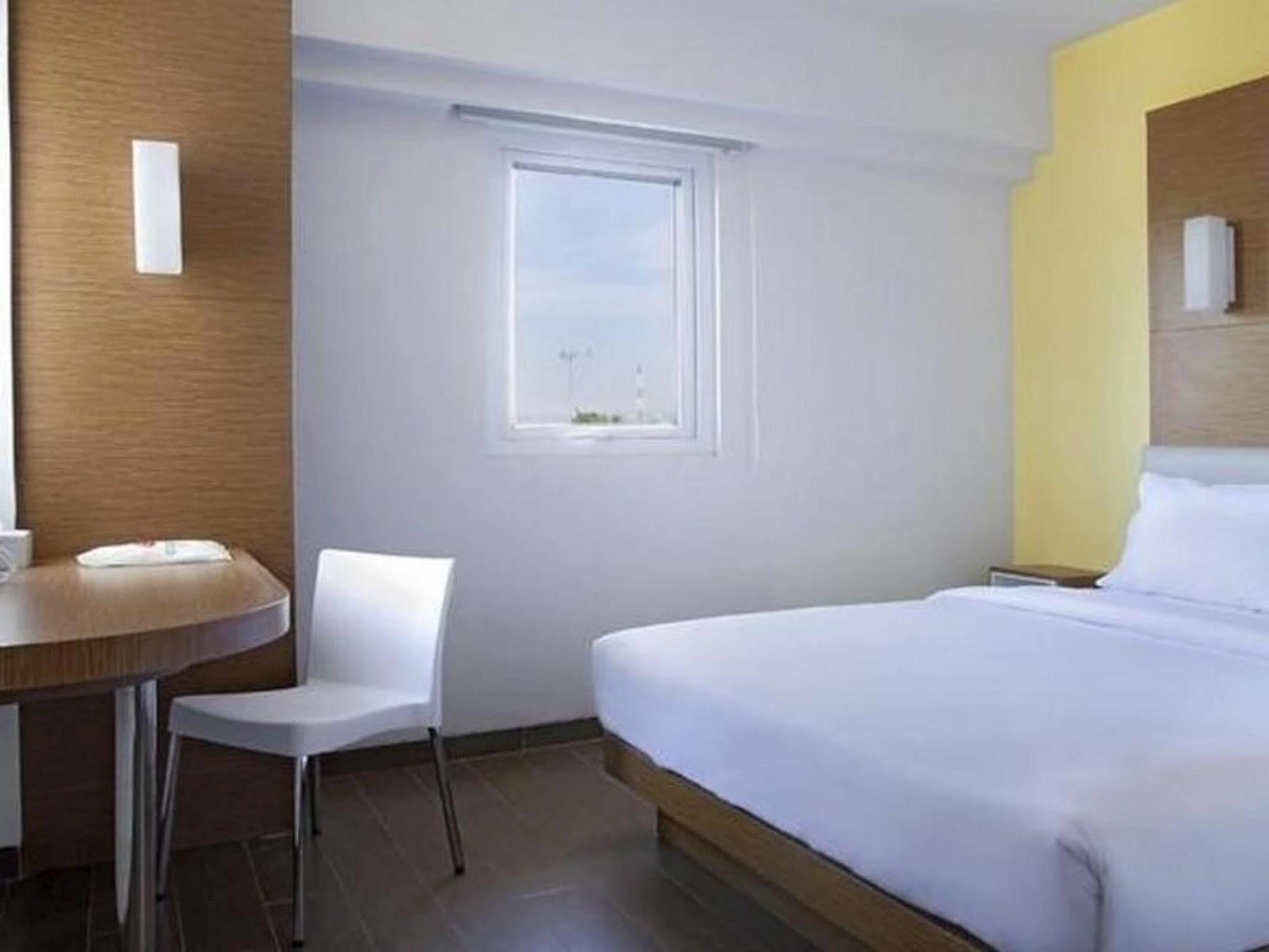 Amaris Hotel Cirebon Kültér fotó