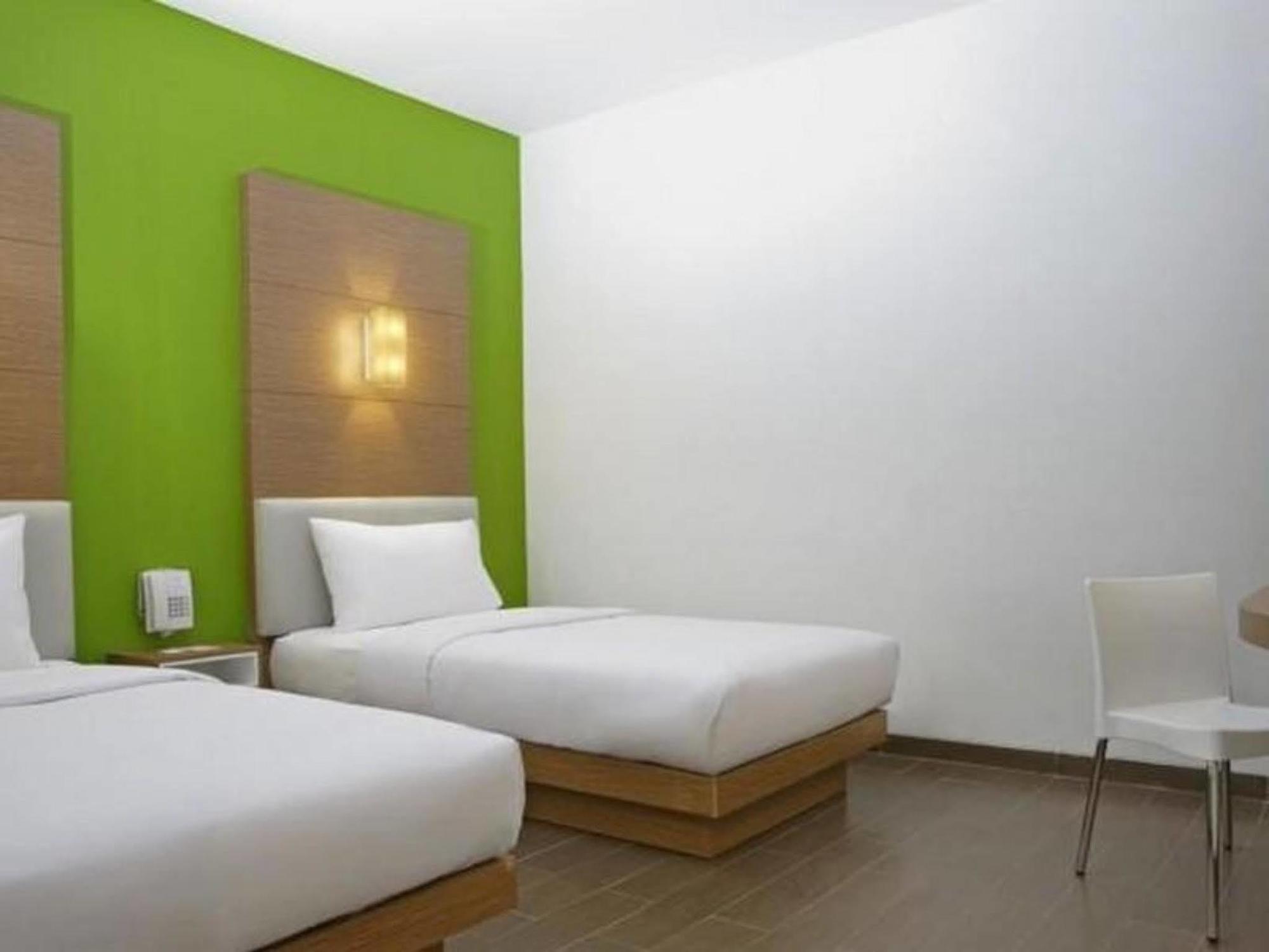 Amaris Hotel Cirebon Kültér fotó